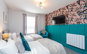 Beachfront Apartment 3 Bedrooms Sleeps 7 - Gateway To The Lake District - Newly Refurbished