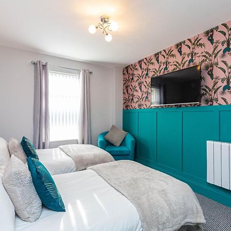 Beachfront Apartment 3 Bedrooms Sleeps 7 - Gateway To The Lake District - Newly Refurbished Morecambe Exterior photo