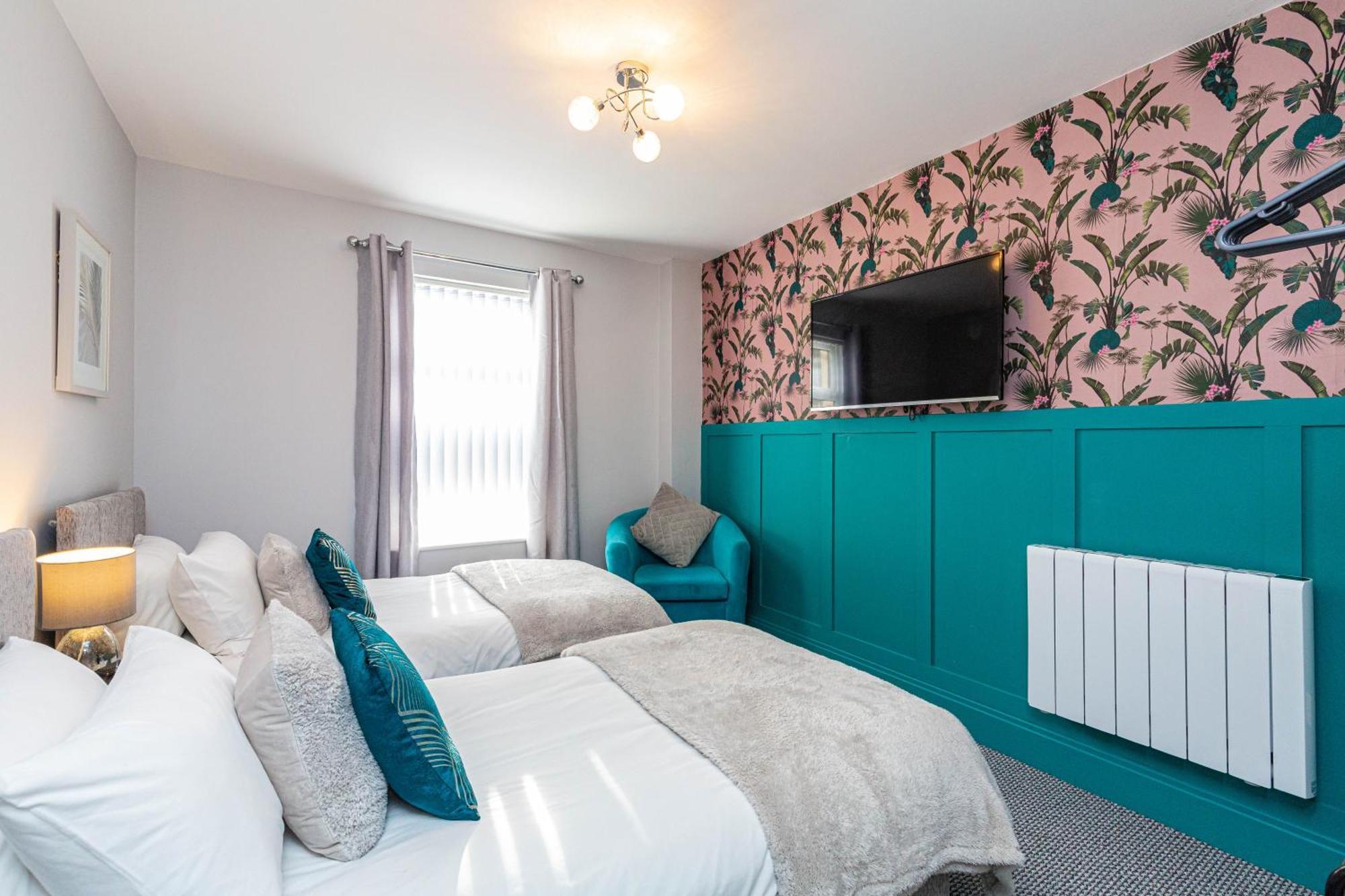 Beachfront Apartment 3 Bedrooms Sleeps 7 - Gateway To The Lake District - Newly Refurbished Morecambe Exterior photo
