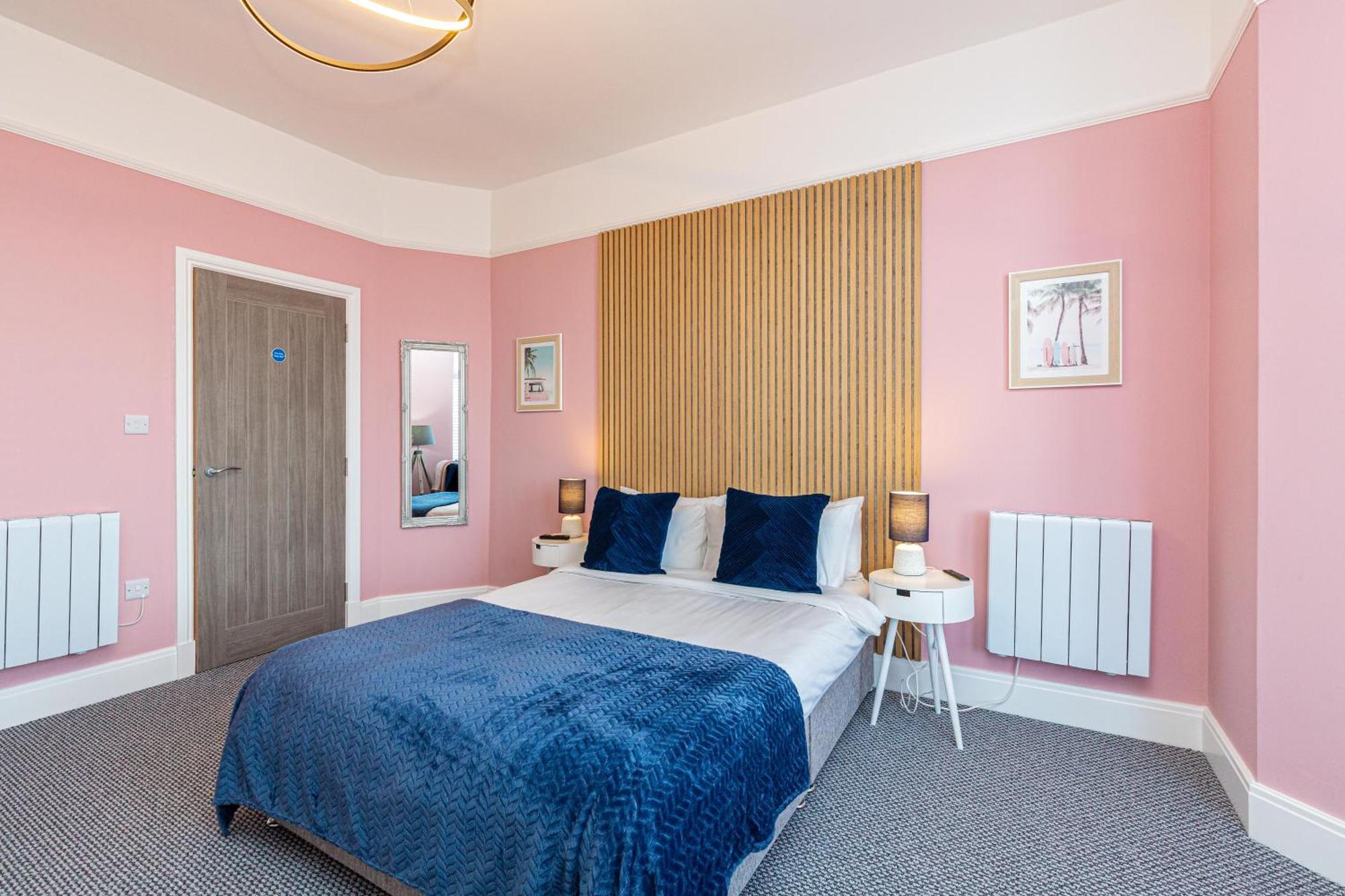 Beachfront Apartment 3 Bedrooms Sleeps 7 - Gateway To The Lake District - Newly Refurbished Morecambe Exterior photo